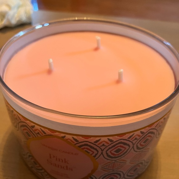 Yankee Candle Pink sands - Picture 3 of 4